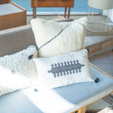 ボンボンベニワレン クッション 織り目詳細 天然ウール