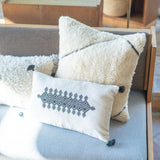 ボンボンベニワレン クッション 織り目詳細 天然ウール