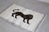 Lion Gabbeh 125×82<span>ライオンギャッベ</span>