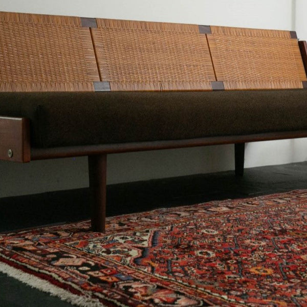 本物のトライバルラグとは？8つの魅力で解説｜ヴィンテージ手織り絨毯