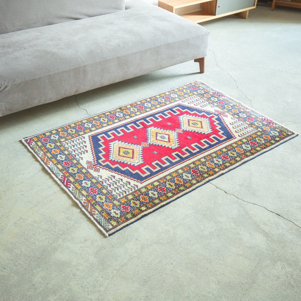 手織り　トルクメン絨毯　ヴィンテージラグ　トライバルラグ Tribal Rug 136×93cm 手織りトライバルラグ トルクメン | G.E.M ONLINE