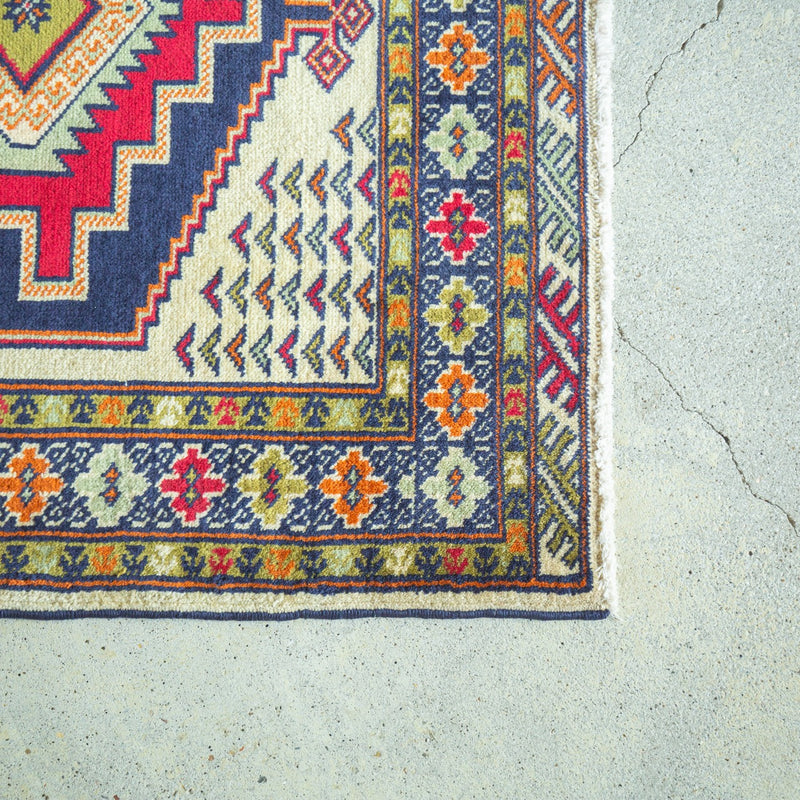 手織り　トルクメン絨毯　ヴィンテージラグ　トライバルラグ Tribal Rug 136×93cm 手織りトライバルラグ トルクメン | G.E.M ONLINE