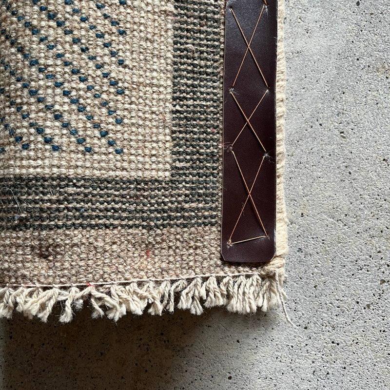 Mini Gabbeh 40×44<span>ミニギャッベ 25040258