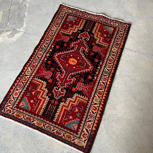 Tribal Rug 108×66<span>トライバルラグ