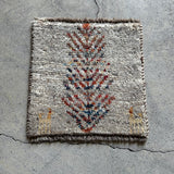 ミニギャッベ 38×36cm イラン手織り 一点物 チェアマット