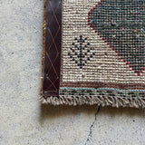 ミニギャッベ 40×35cm イラン手織り 一点物 チェアマット