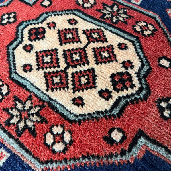 Tribal Rug 100×65<span>トライバルラグ 23051003</span>