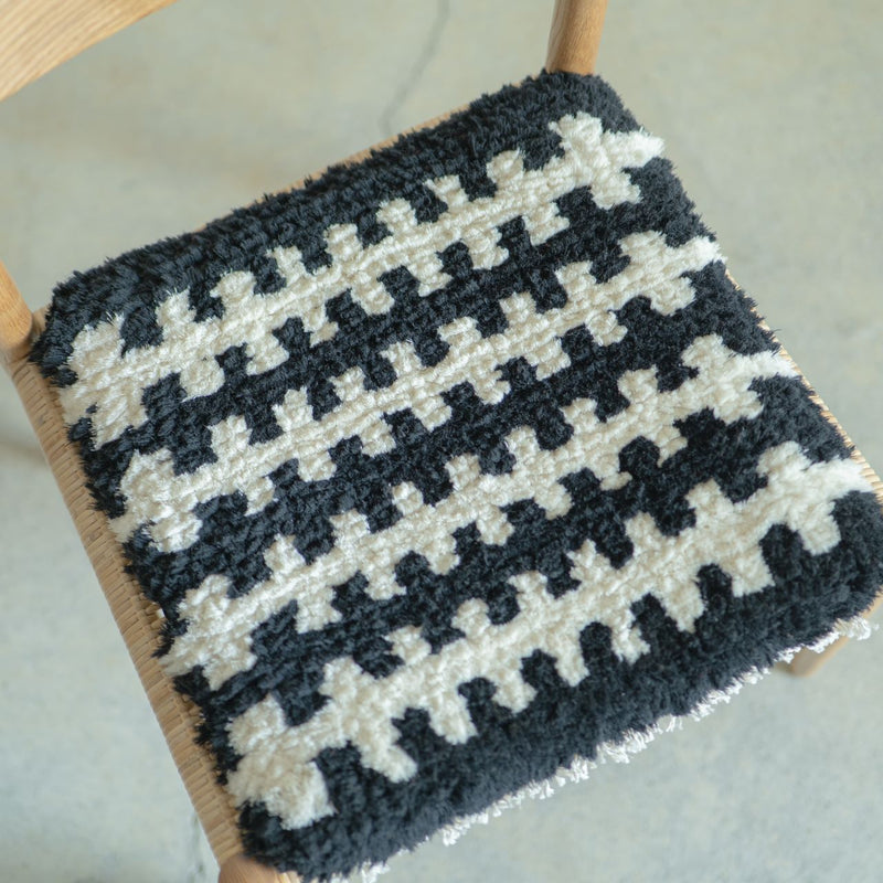 まいにちノッティング 椅子敷き 42×42 はしご