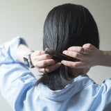 まとめ髪に使えるKOST KAMMの水牛角ヘアクリップ