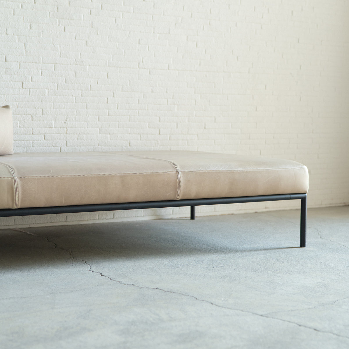 心石工芸・TERRA SOFA | 背もたれなしソファ・自由な座り心地 – ラグ