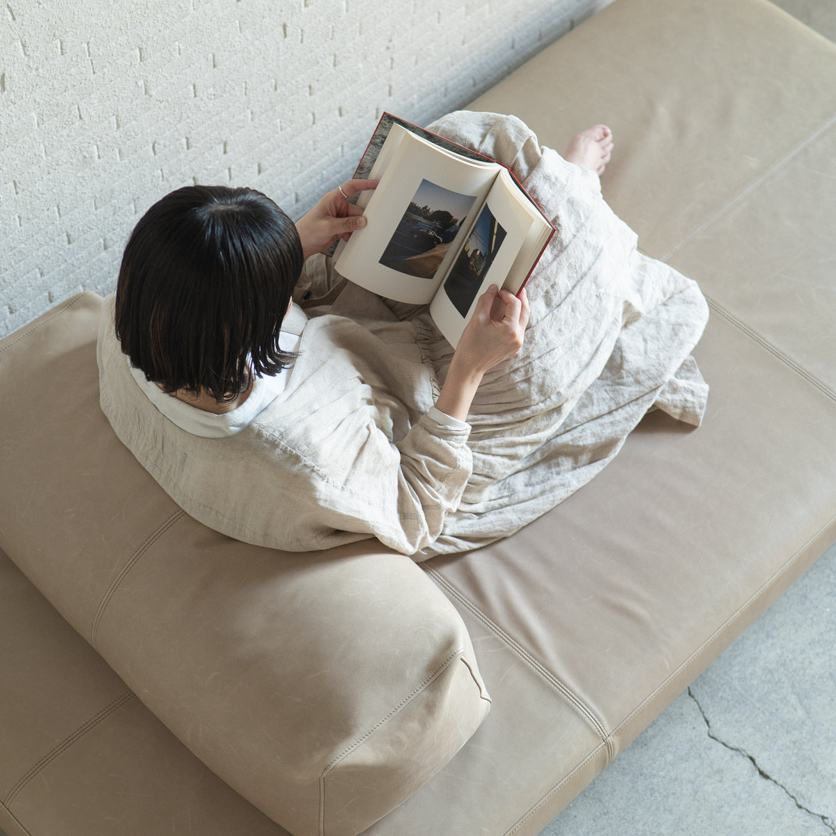 心石工芸・TERRA SOFA | 背もたれなしソファ・自由な座り心地 – ラグ