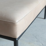 心石工芸のオットマン。TERRA SOFA・HILL SOFAと高さを揃え、連結・分離して使える